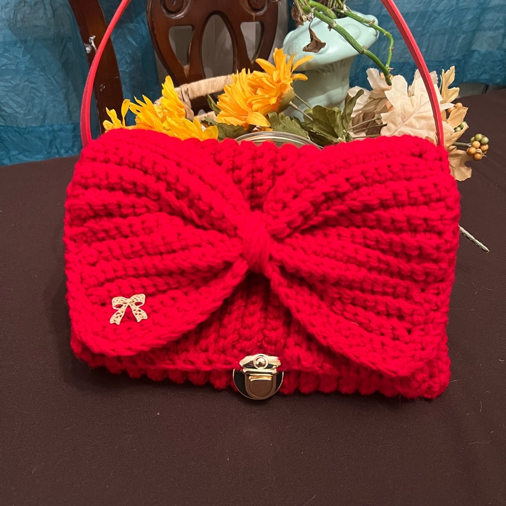 Sold**Red crochet Bow Handbag